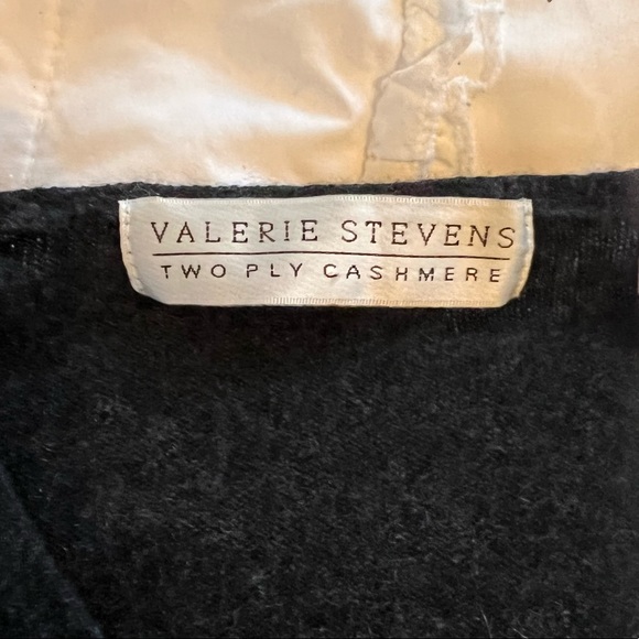 Valerie Stevens Two Ply Cashmere Cropped Black V Neck Sweater Size Medium - Picture 9 of 12